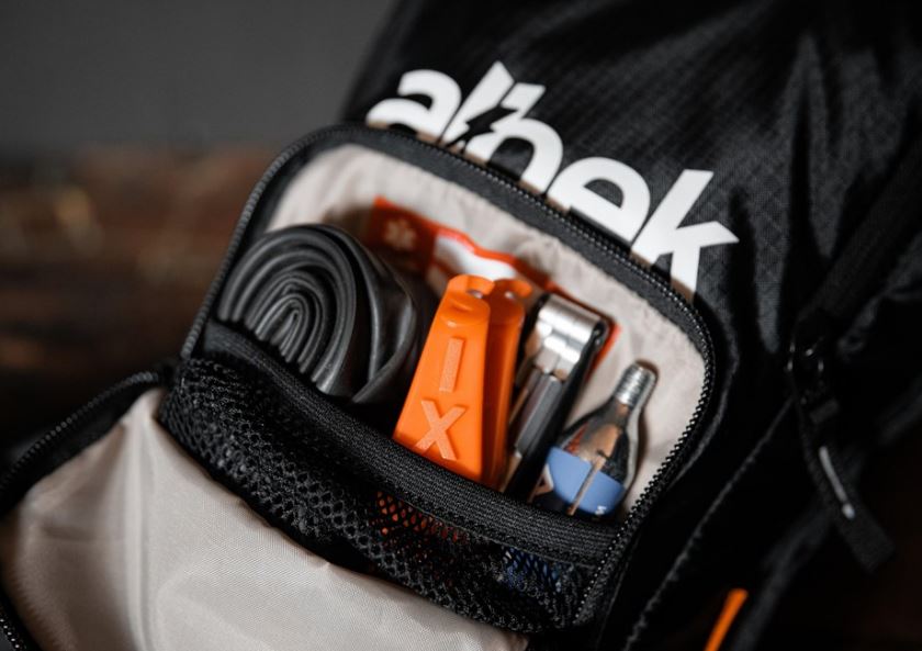 ALBEK HYDRATION PACK H2O HAUL FOUR 2.0L BLADDER BLACK