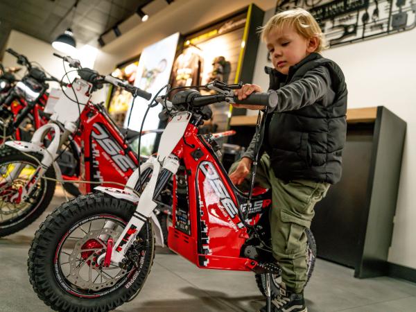 OSET 12.5R AND 16.0R ELECTRIC BIKE - BLACK FRIDAY DEAL - FROM $1999 RIDE AWAY