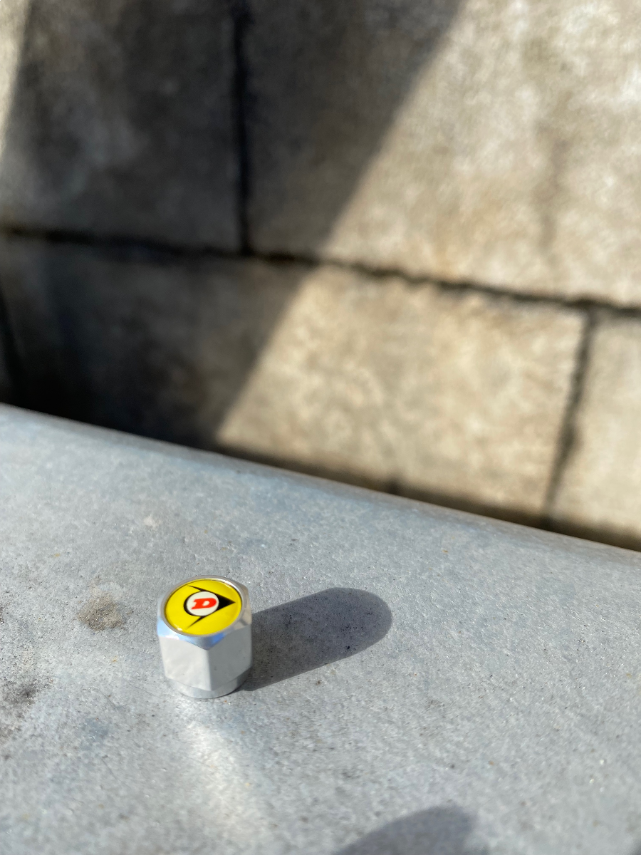 D> DUNLOP VALVE CAP (EA)